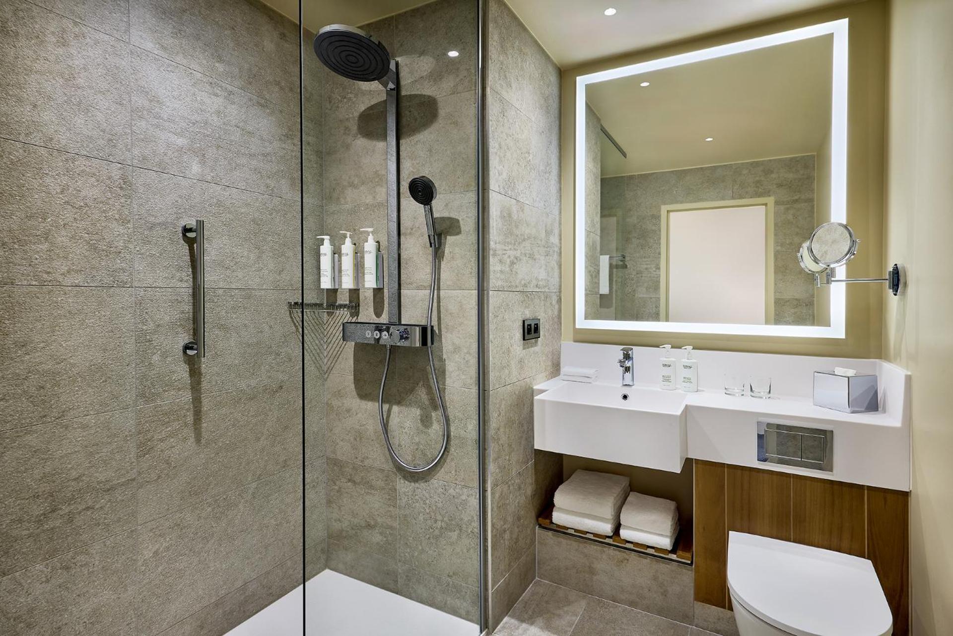 ז'נה Courtyard By Marriott Lyon Eurexpo Stadium מראה חיצוני תמונה