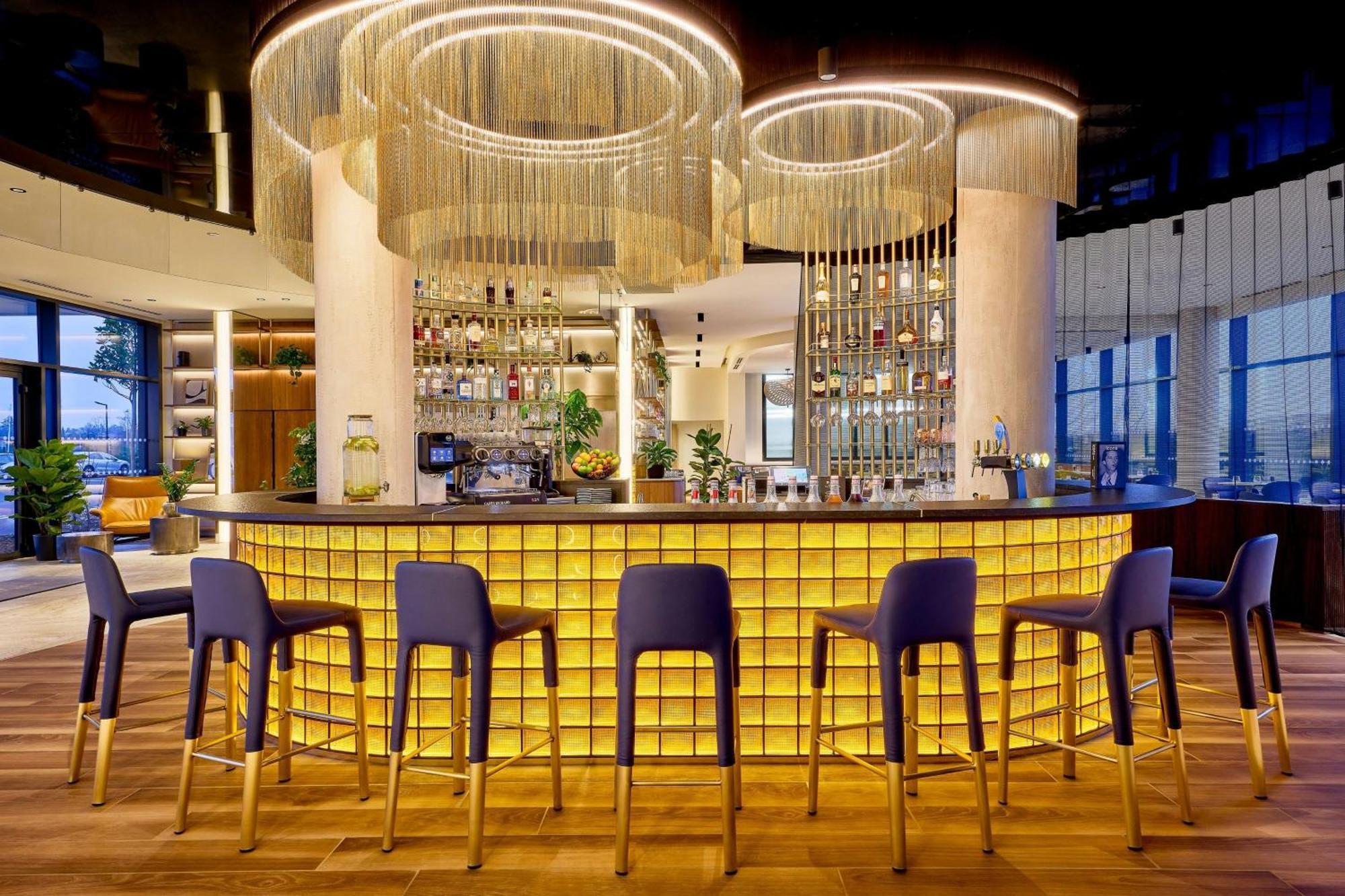 ז'נה Courtyard By Marriott Lyon Eurexpo Stadium מראה חיצוני תמונה