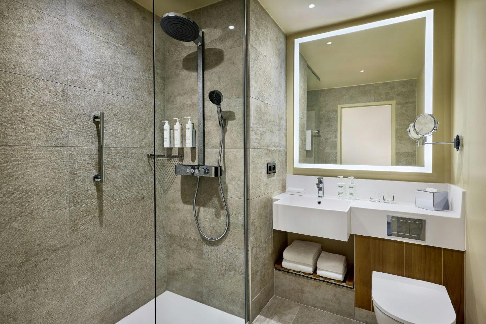 ז'נה Courtyard By Marriott Lyon Eurexpo Stadium מראה חיצוני תמונה